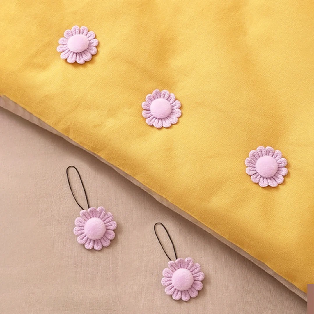 Pretty as a Daisy Duvet Pins Set (8 pcs) - Image 3