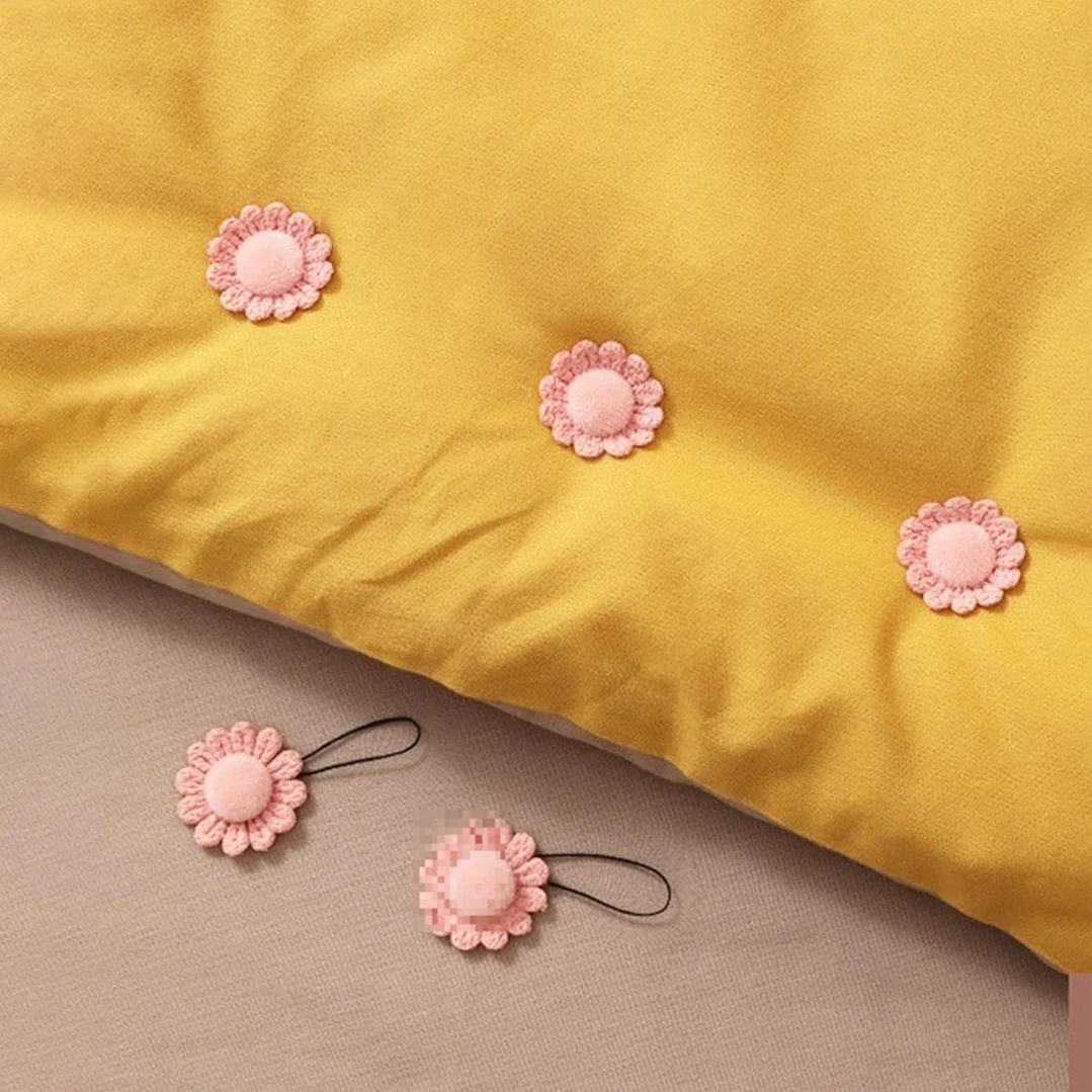 Pretty as a Daisy Duvet Pins Set (8 pcs) - Image 4