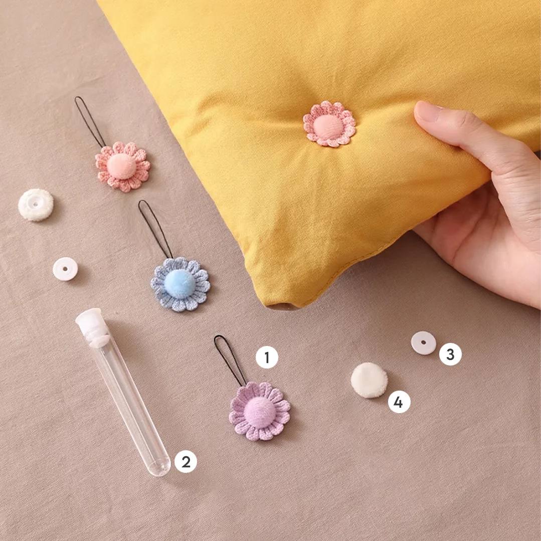 Pretty as a Daisy Duvet Pins Set (8 pcs) - Image 9